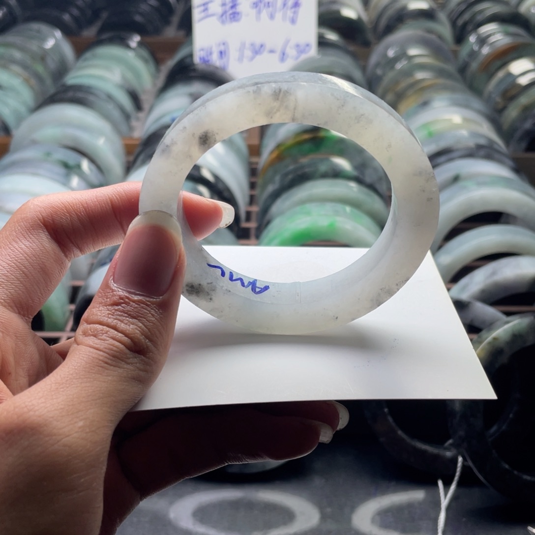 定制翡翠未镶嵌翡翠手镯