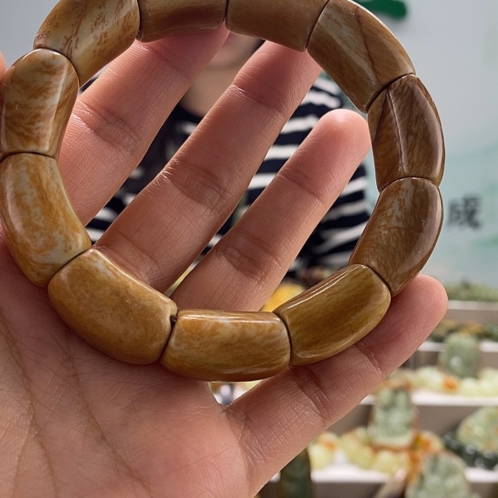 透闪石质玉手牌未镶嵌