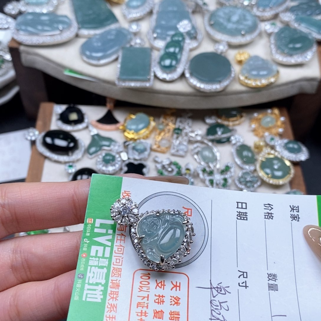 翡翠颈饰未镶嵌翡翠