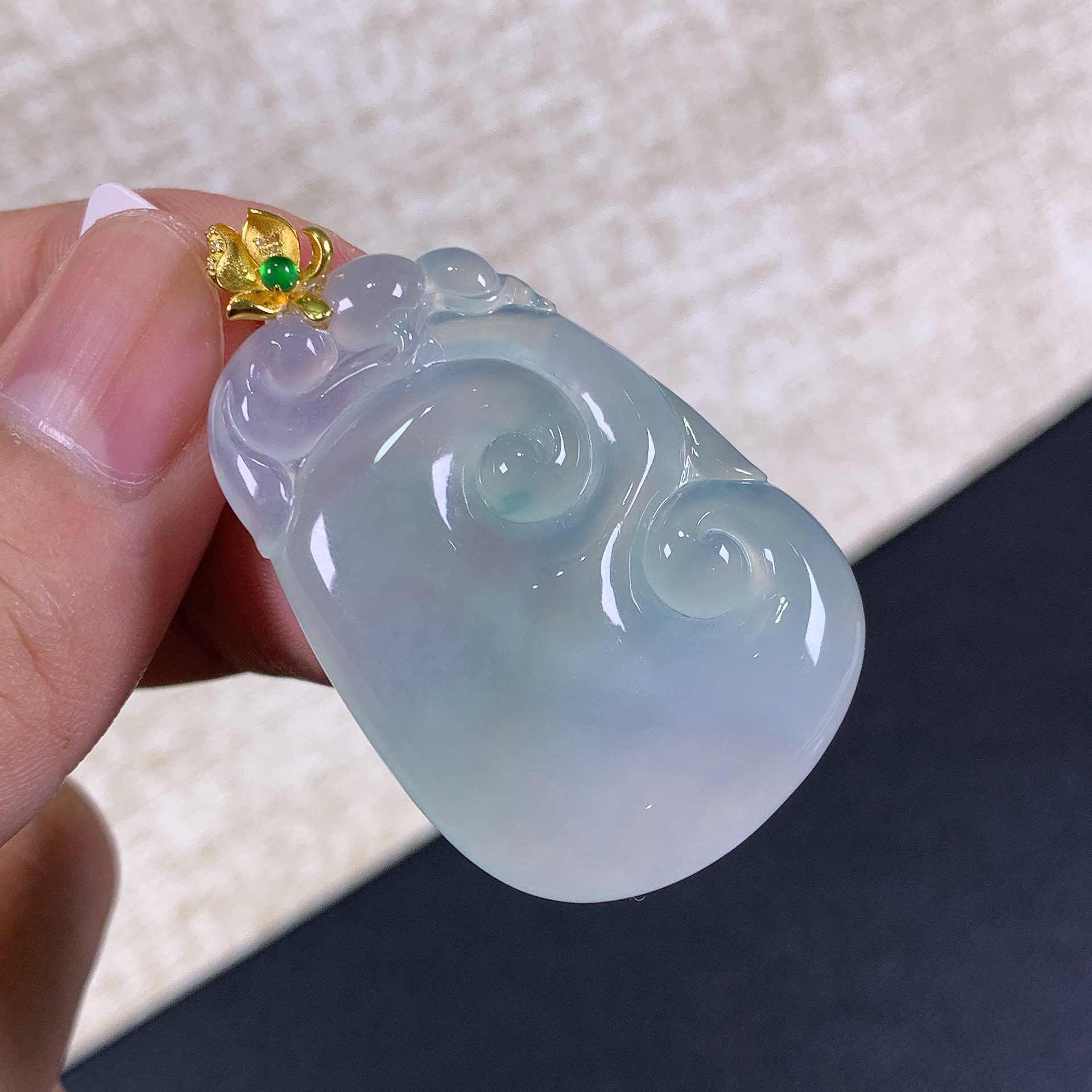 缅甸天然A货翡翠18k金镶嵌冰种起胶如意吊坠46.7x28.8x5.5