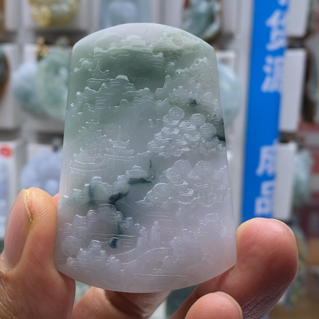 翡翠颈饰未镶嵌山水