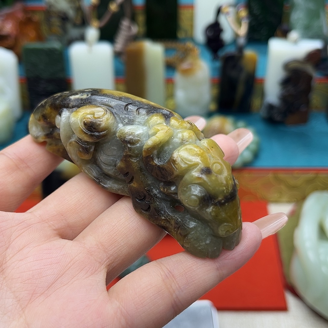 和田玉未镶嵌车挂