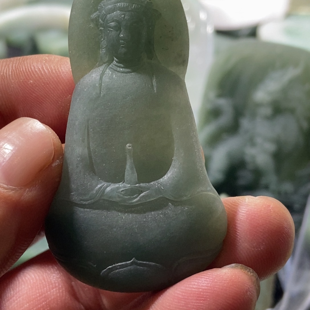 翡翠未镶嵌手镯素衣观音 毛货未抛光