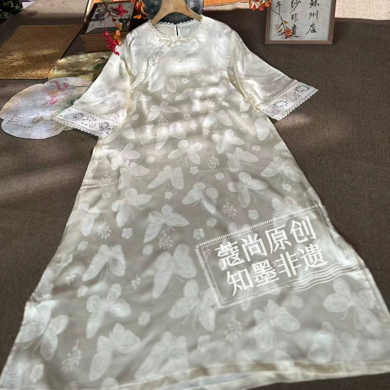 秋季新款新中式国风宽松显瘦斜襟花边圆领蝴蝶提花连衣裙