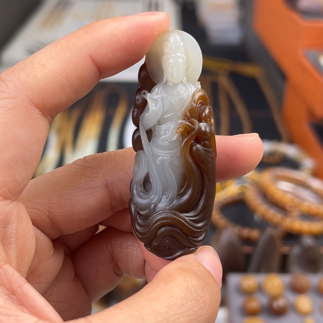 x***g和田玉（糖玉）未镶嵌颈饰