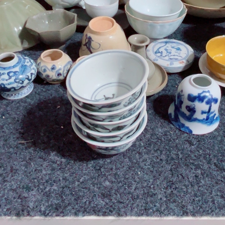 花***居瓷片青花文饰的一个碗