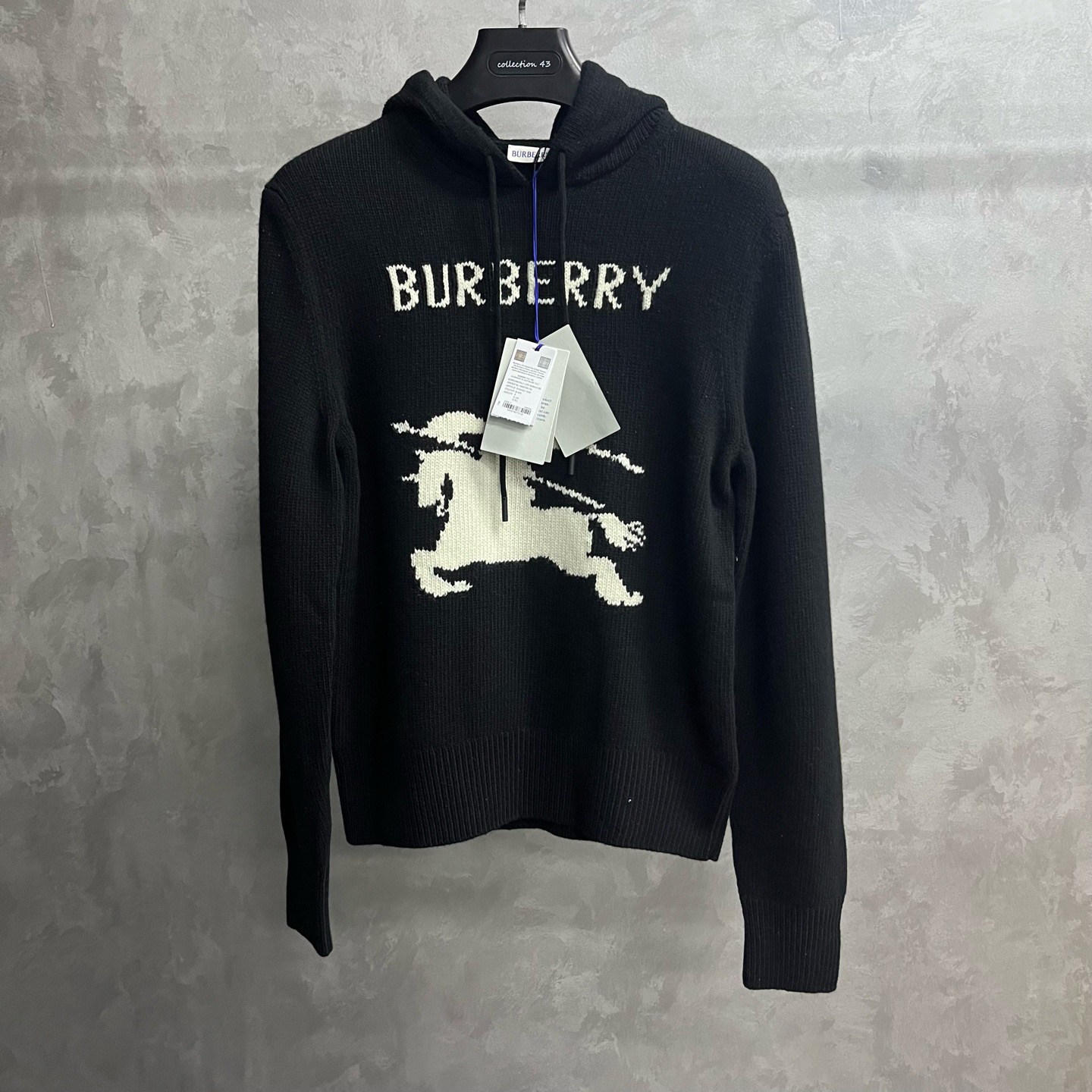 未使用 BURBERRY/博柏利 黑色字母连帽长袖毛衣/s
