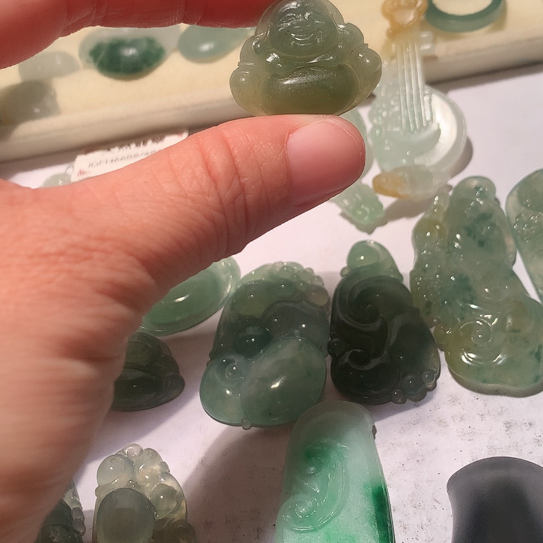 定制翡翠未镶嵌黄佛公