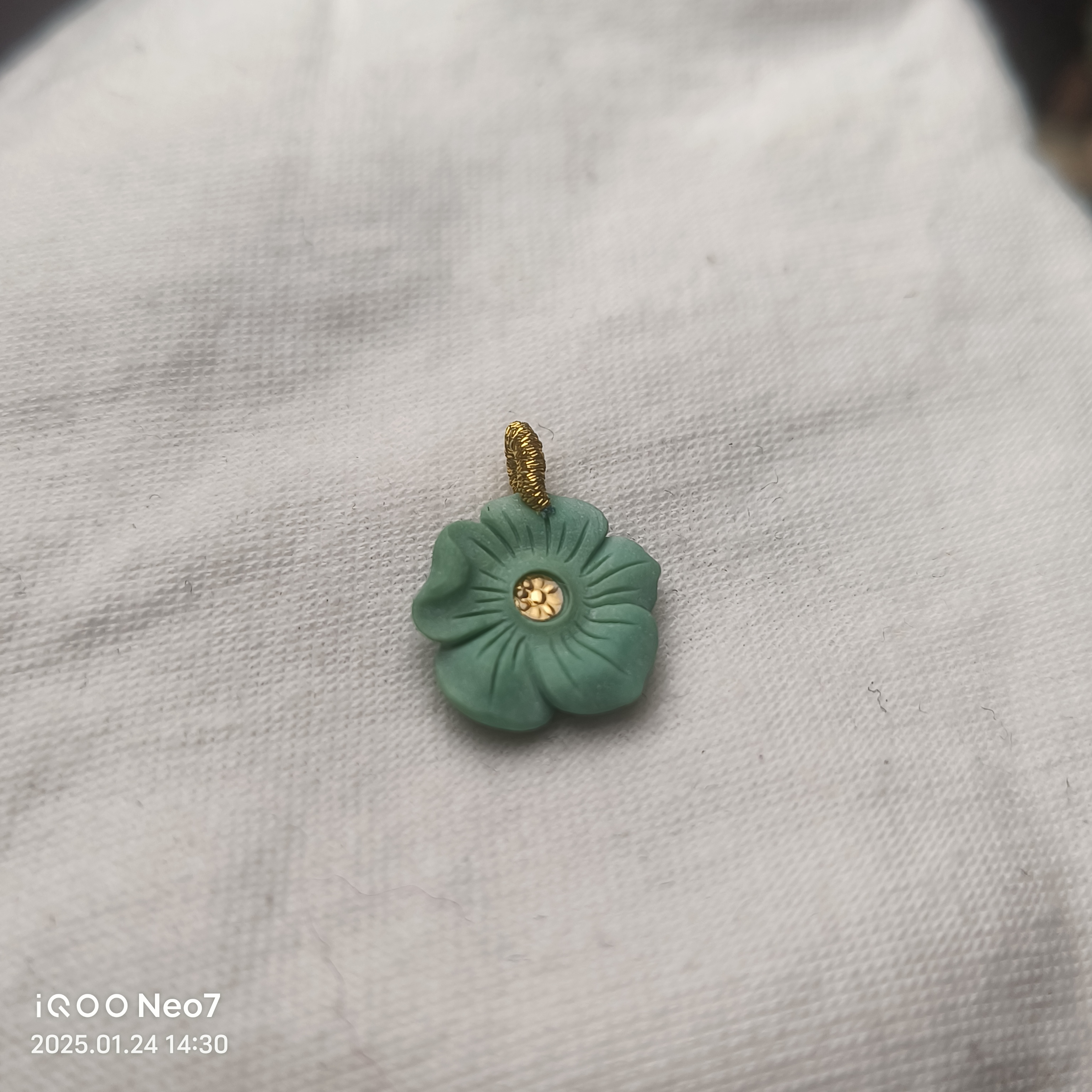 原矿绿松石雕刻配饰花策挂饰品绿色气质手工