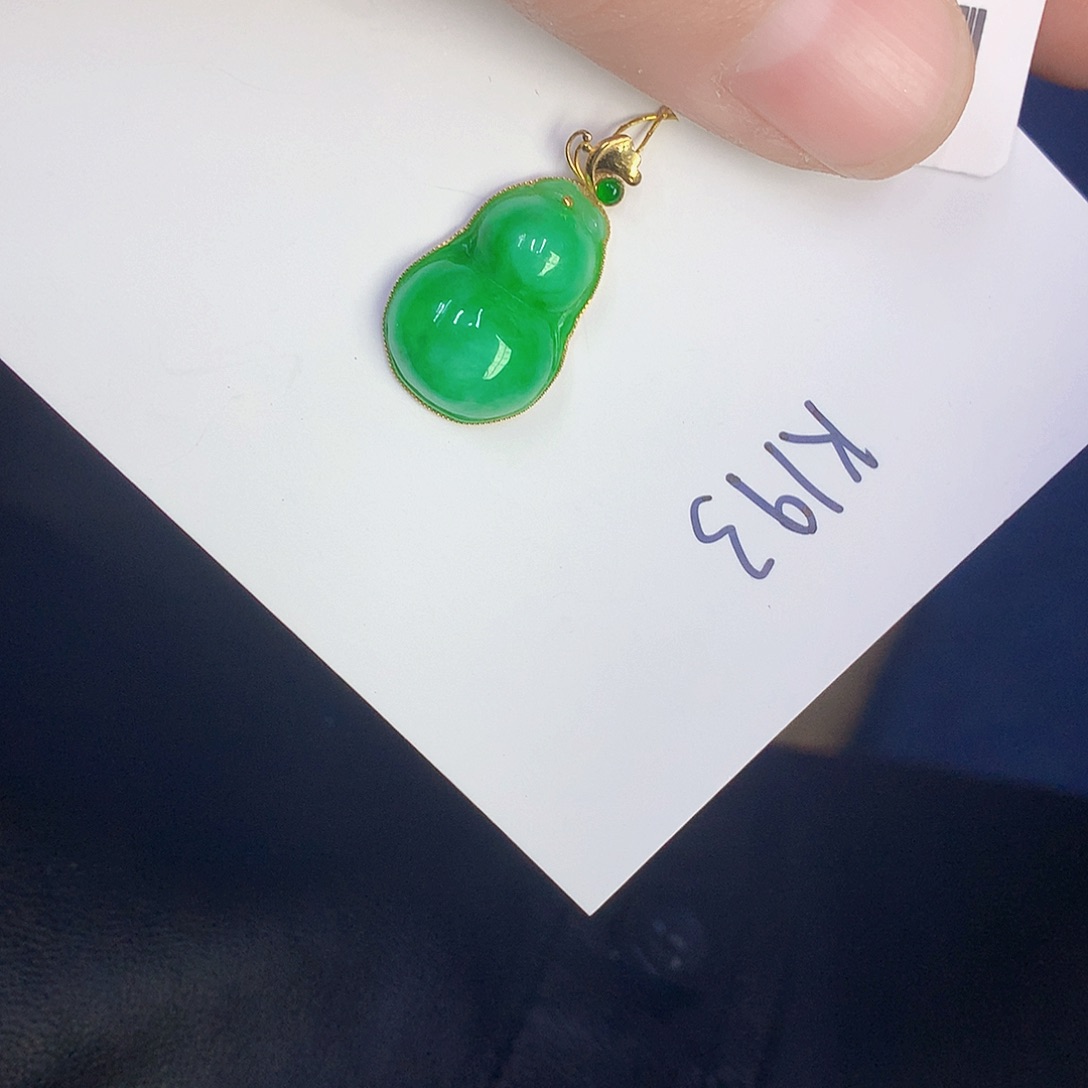 翡翠18K金镶嵌颈饰