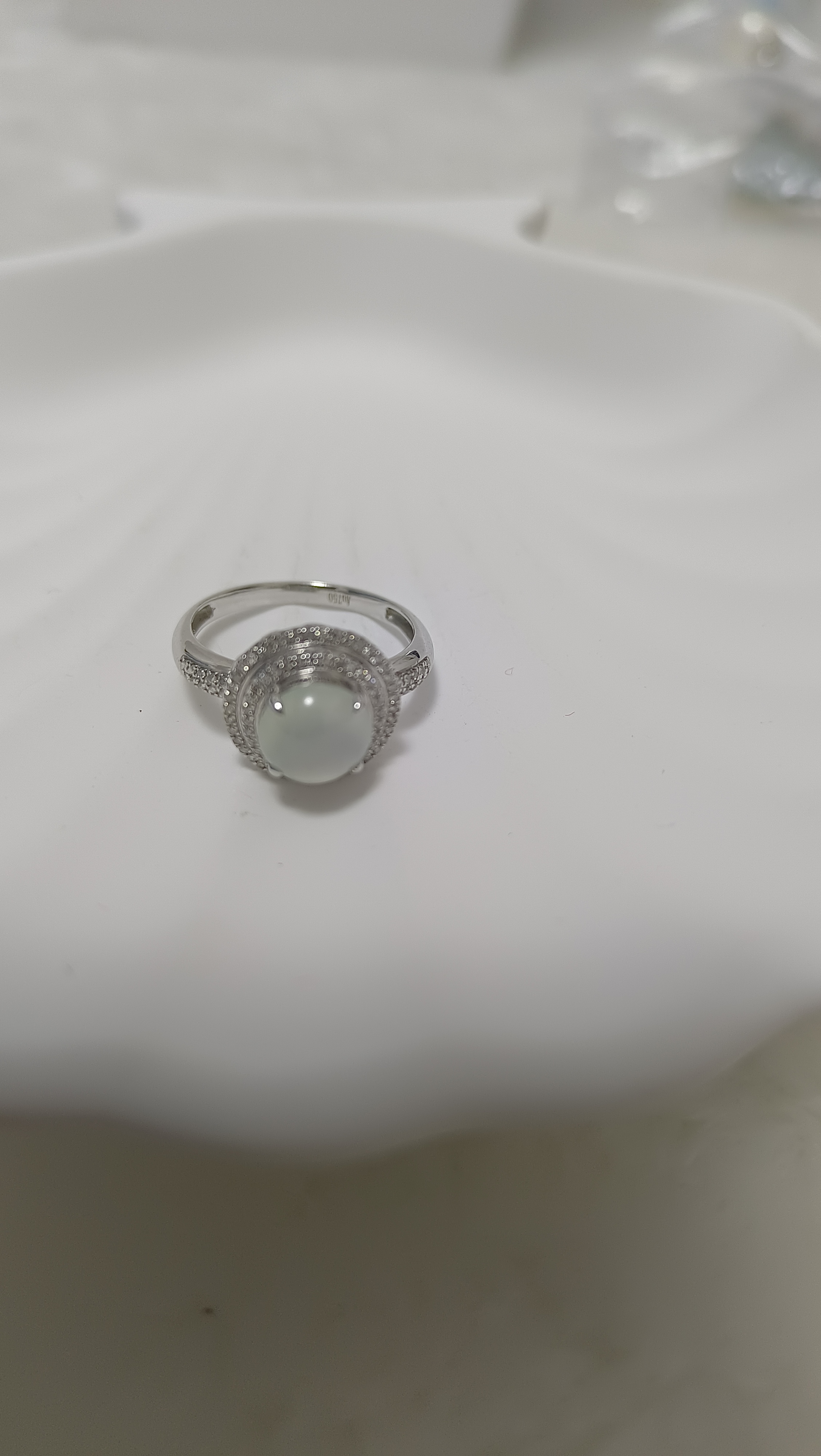 18k金镶嵌玛瑙戒指