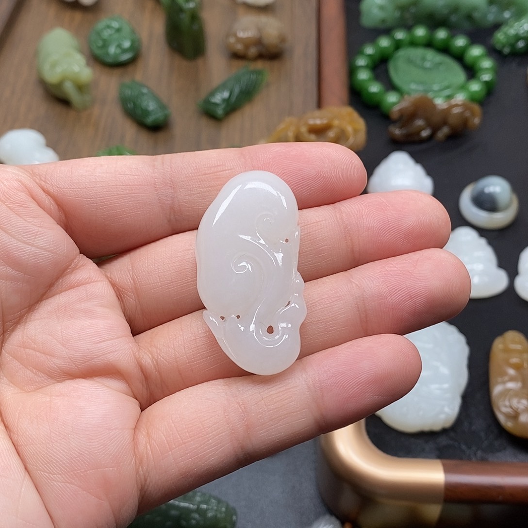 和田玉未镶嵌颈饰