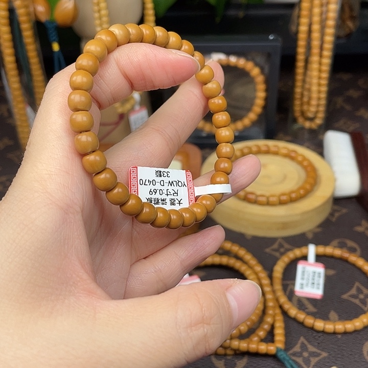 橄榄核手串强*老挝大器清雅0.68单圈