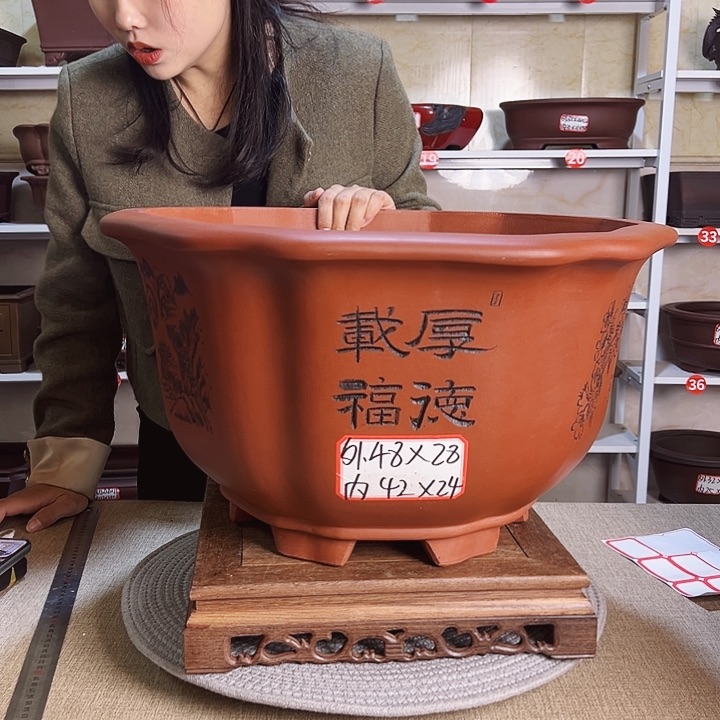 紫砂花盆等多种装饰