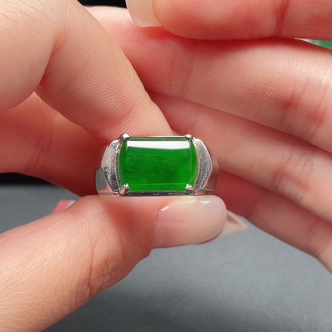 翡翠银S925镶嵌戒指没有运费险3953