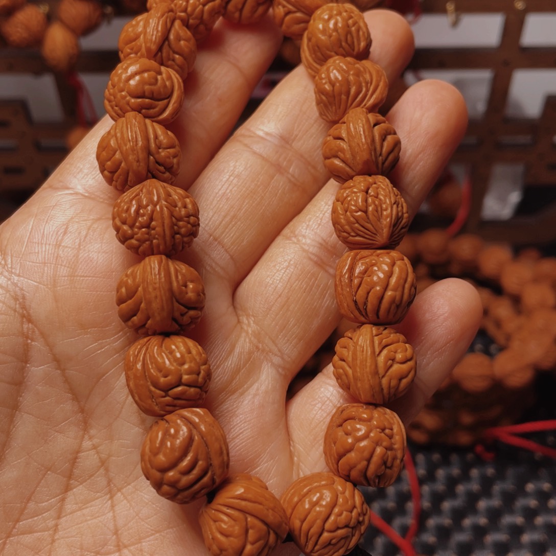木质类龙纹桃枭手串