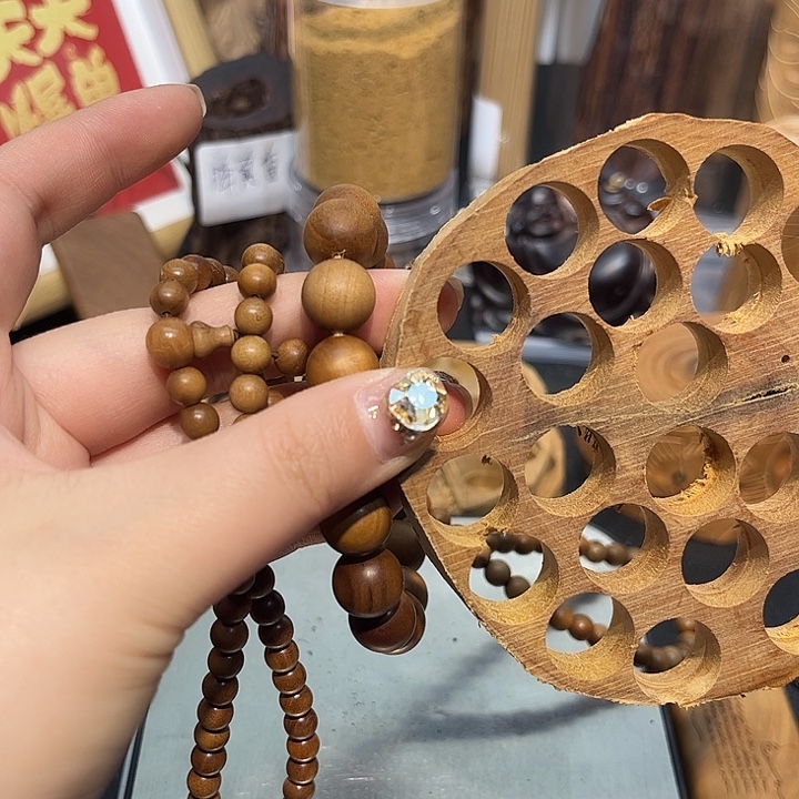 渡***"木碎料 手串瑕疵108 0.6。1.2瑕疵保真