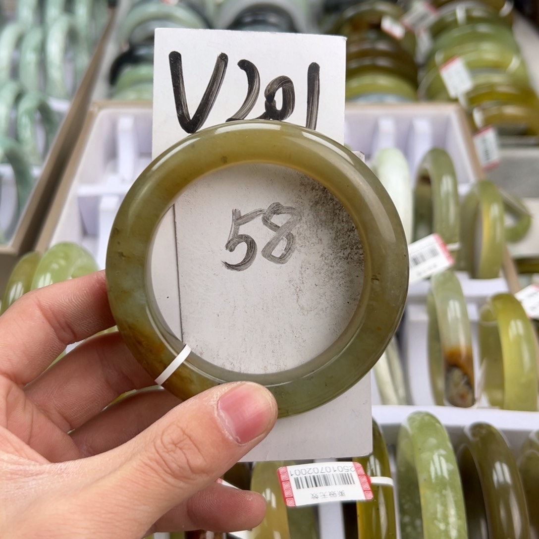 岫玉手镯未镶嵌天然岫玉