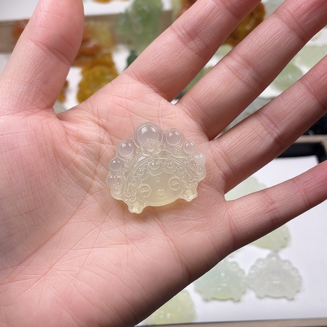 昕***桐蛇纹石玉未镶嵌颈饰