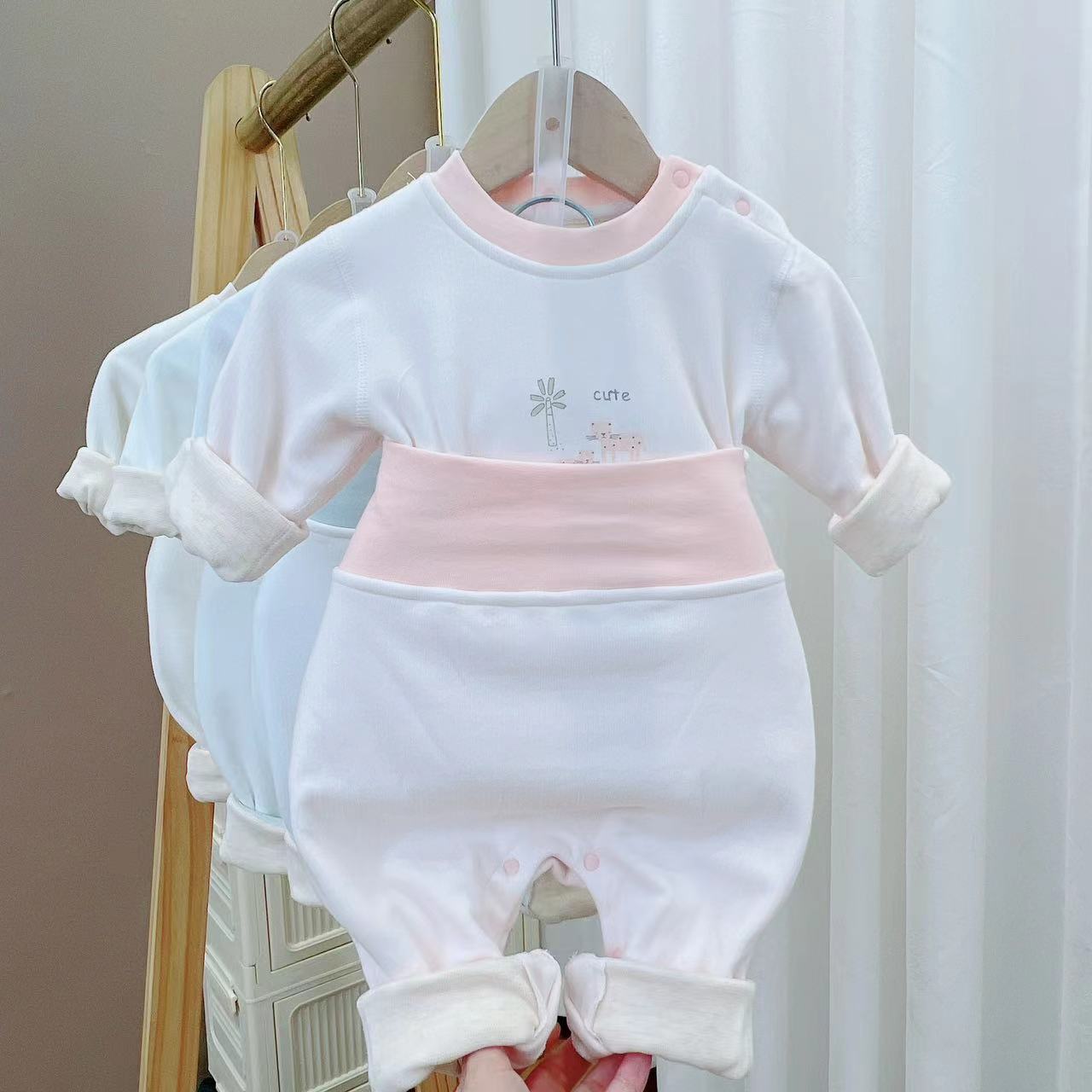 宝宝31004卡通小狗高腰蚕丝肩开婴幼儿分体保暖套装