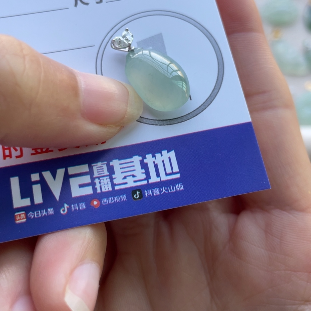 翡翠未镶嵌颈饰金扣小福瓜