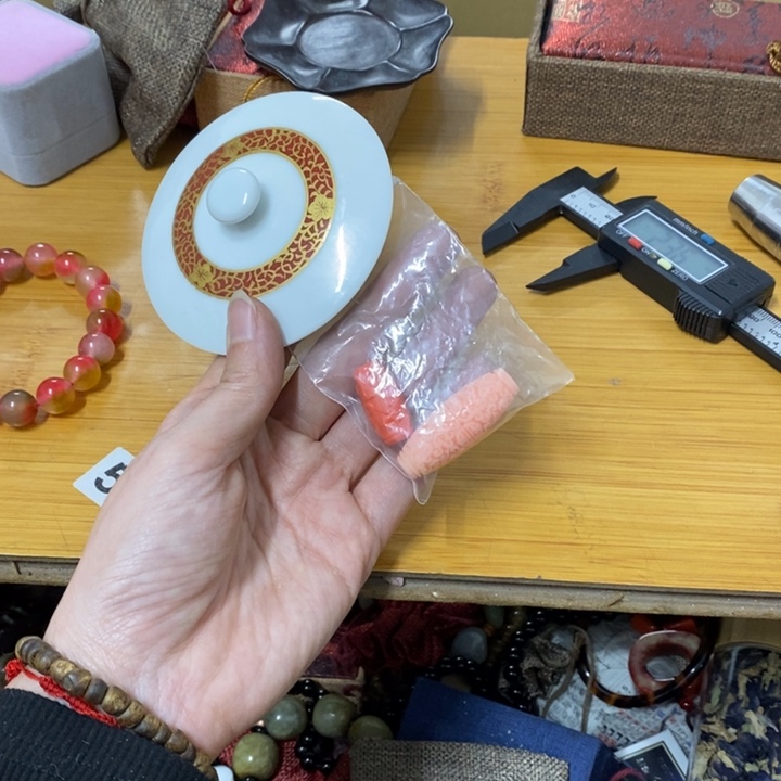 瓷片哈中古工艺品一件