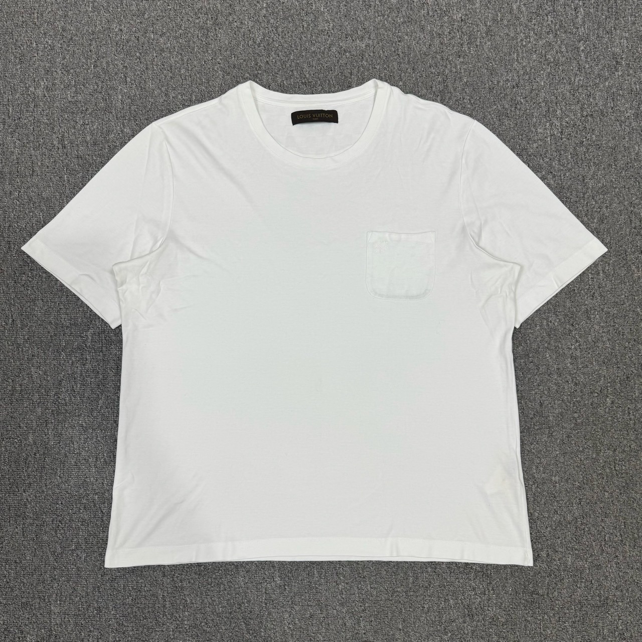 99新 LV  LV白色口袋刺绣logo短袖 5L码99新 8511321