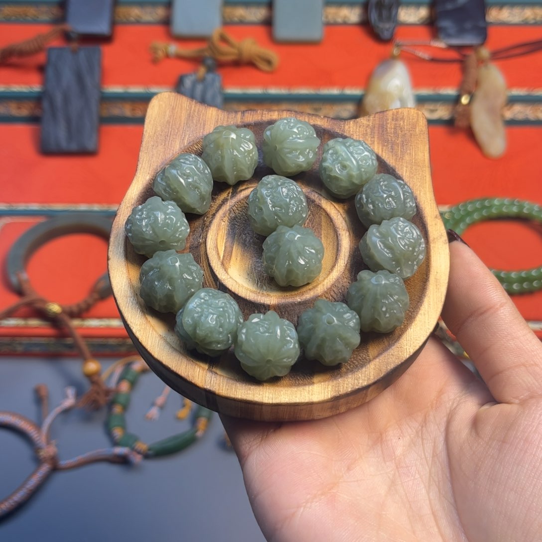 和田玉（糖玉）颈饰未镶嵌碎*轩