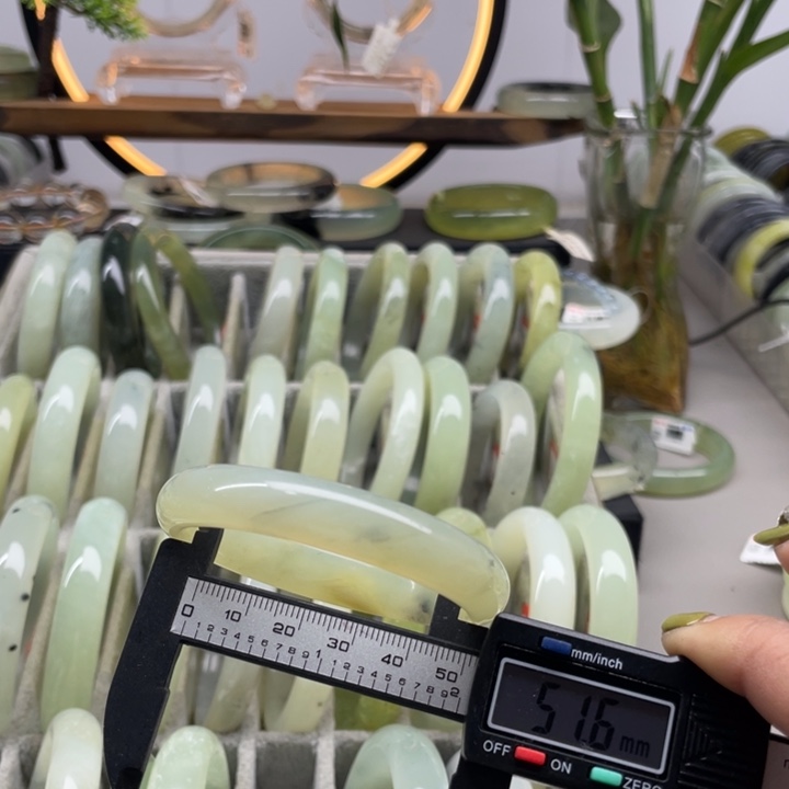 蛇纹石玉未镶嵌手镯235
