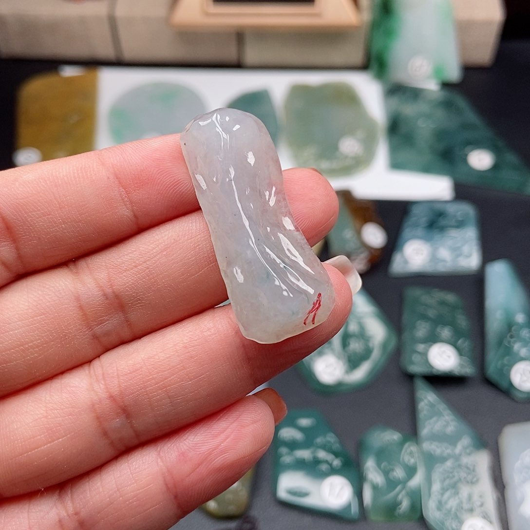 翡翠颈饰未镶嵌翡翠