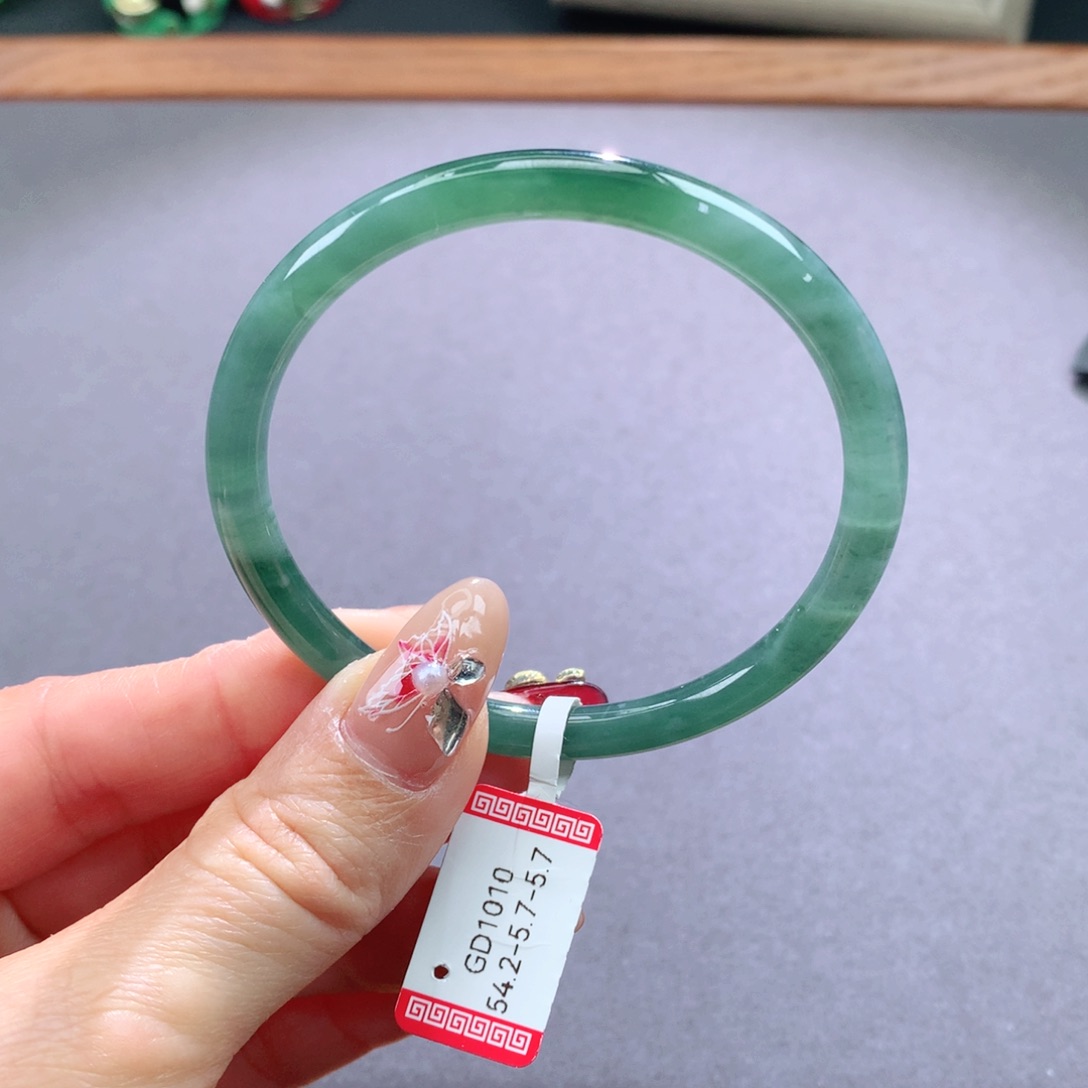 翡翠手镯未镶嵌天然翡翠手镯叮当镯