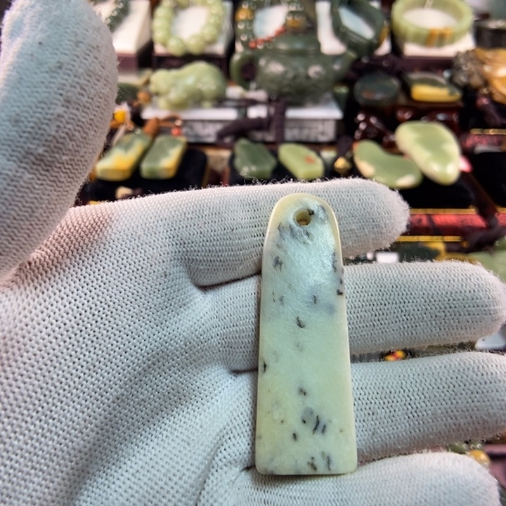 未镶嵌岫岩老玉（透闪石质玉）把件A*