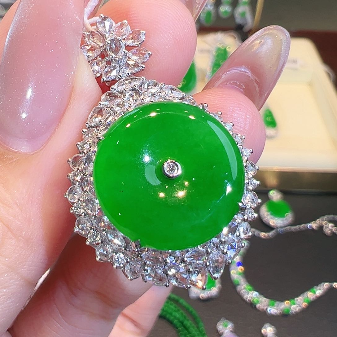 翡翠吊坠(不含链)18K金镶嵌翡翠