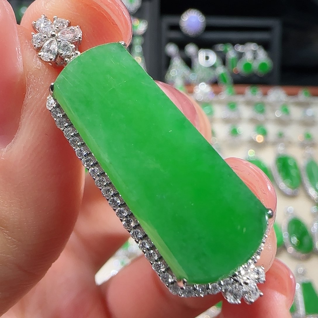 翡翠吊坠(不含链)18K金镶嵌