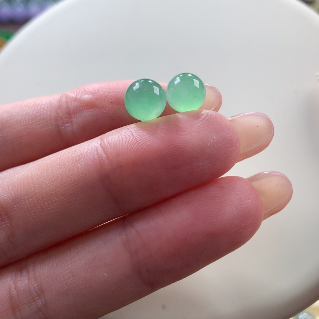 翡翠颈饰未镶嵌翡翠高冰冰甜阳绿卡8+一对出