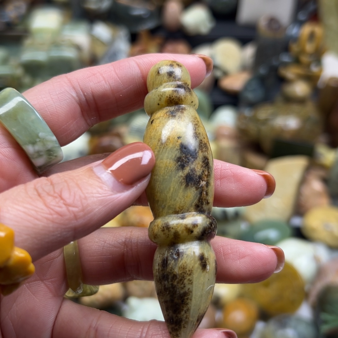 小***怪岫玉未镶嵌颈饰水草毛笔