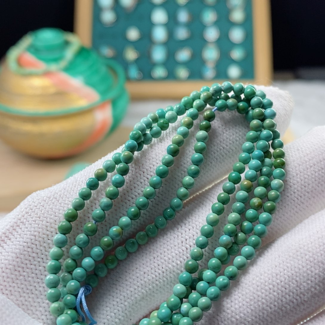 绿松石颈饰未镶嵌