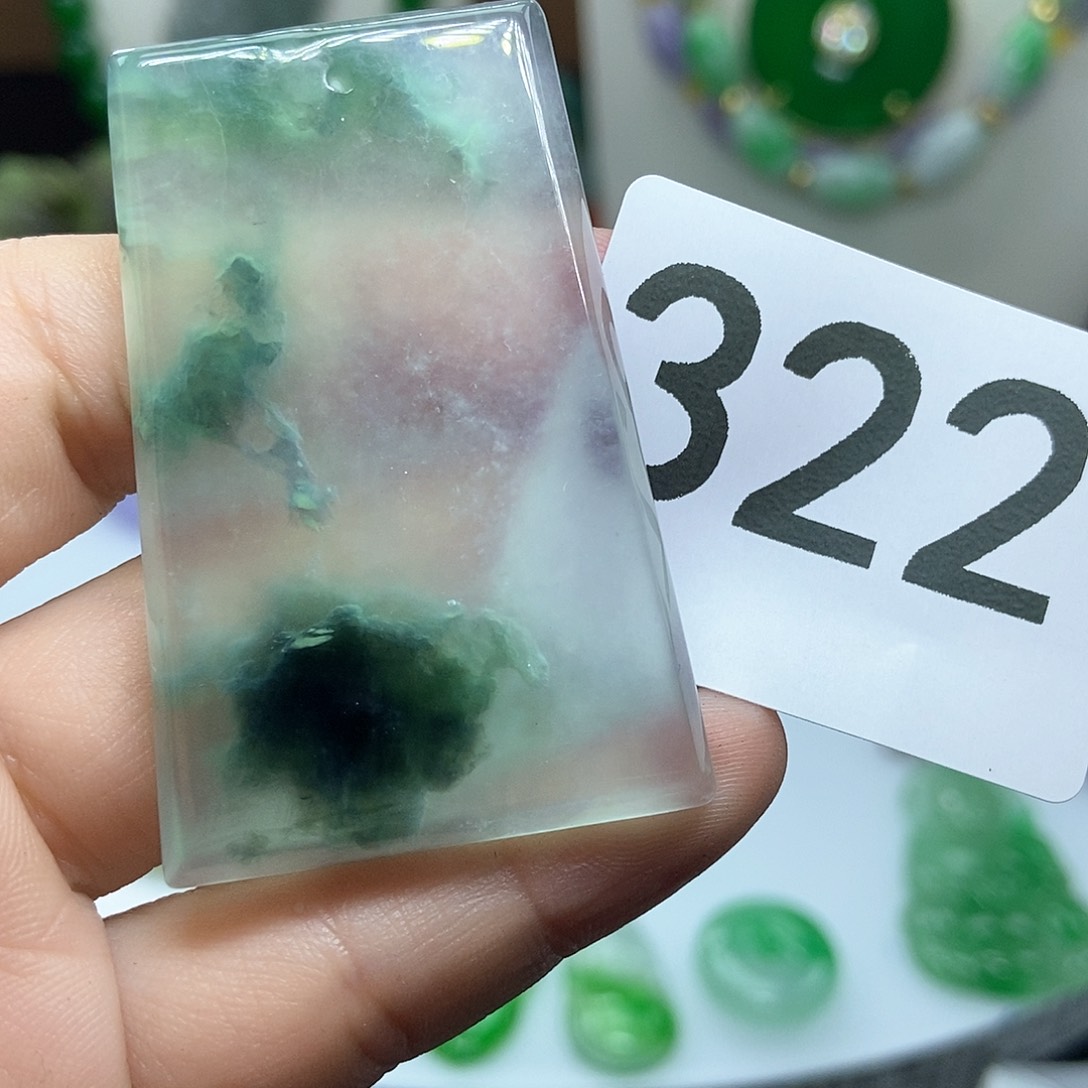 翡翠吊坠(赠链)未镶嵌