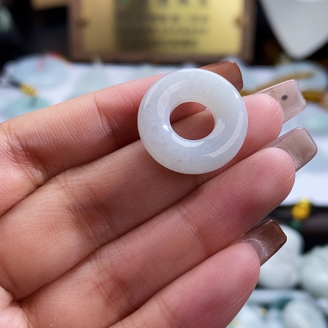 翡翠未镶嵌颈饰7532