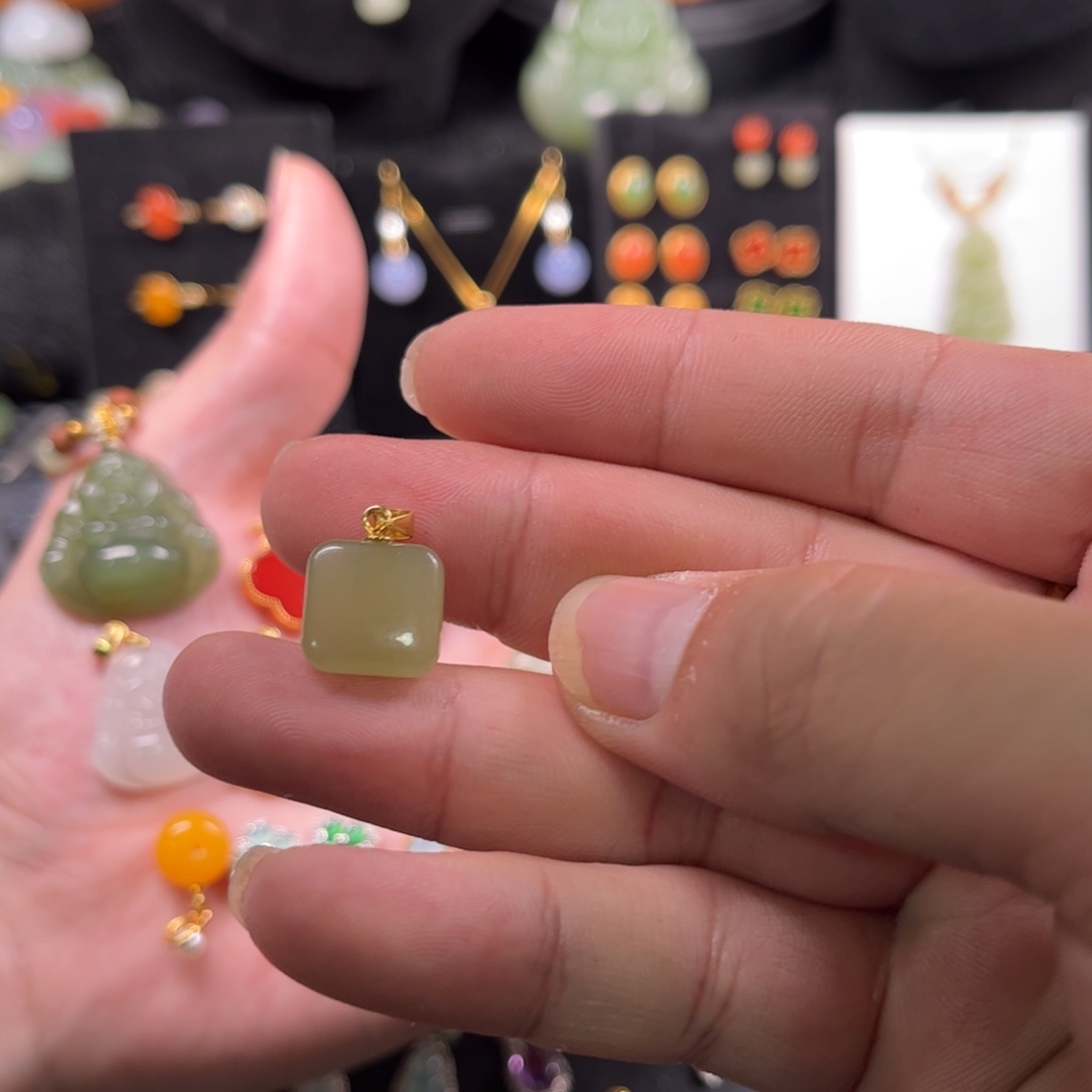 颈饰银S925镶嵌和田玉