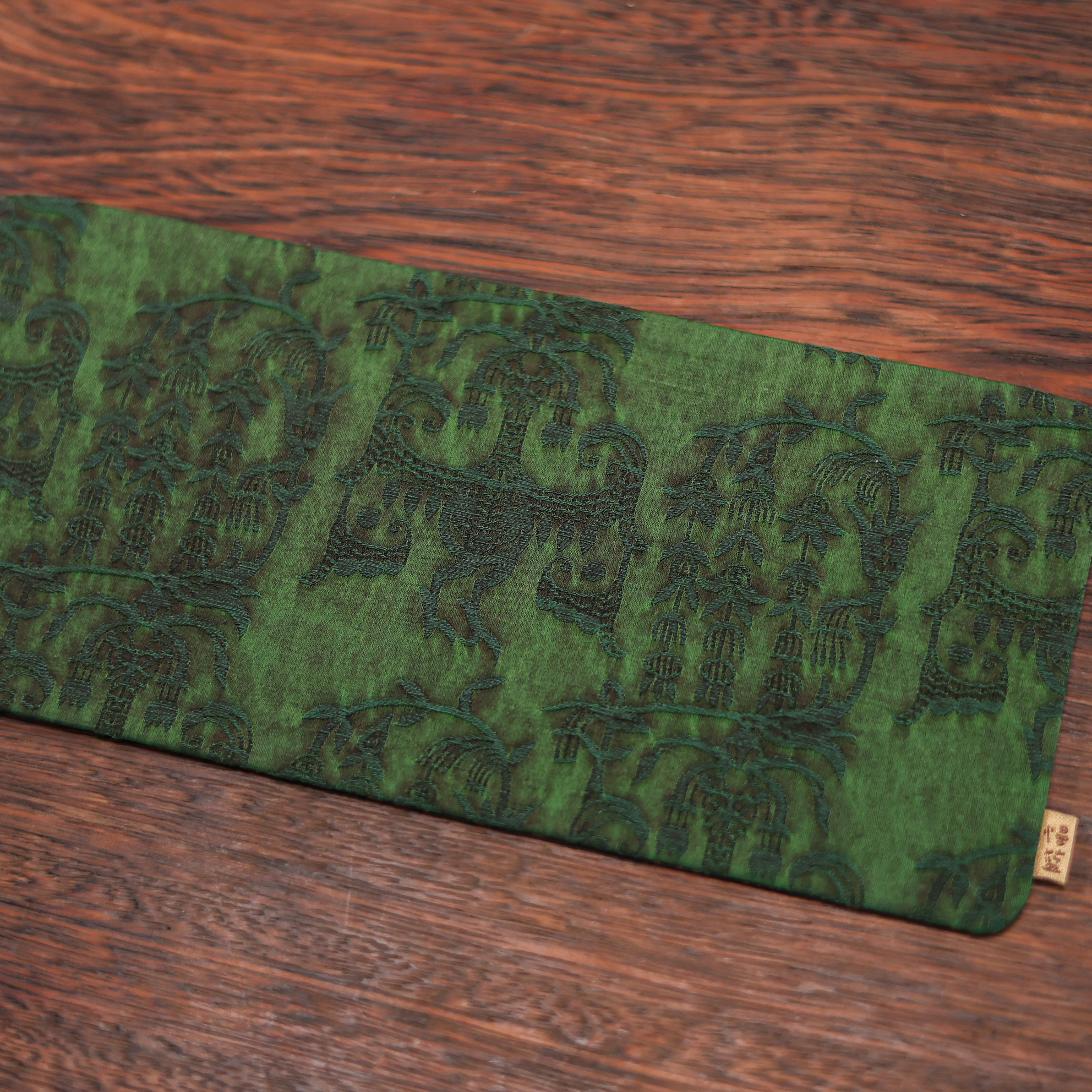 【知艺山房】 <玄鸟青灯>绿色茶席/反蝶影花鸟28*13 （慢蓝S1779)