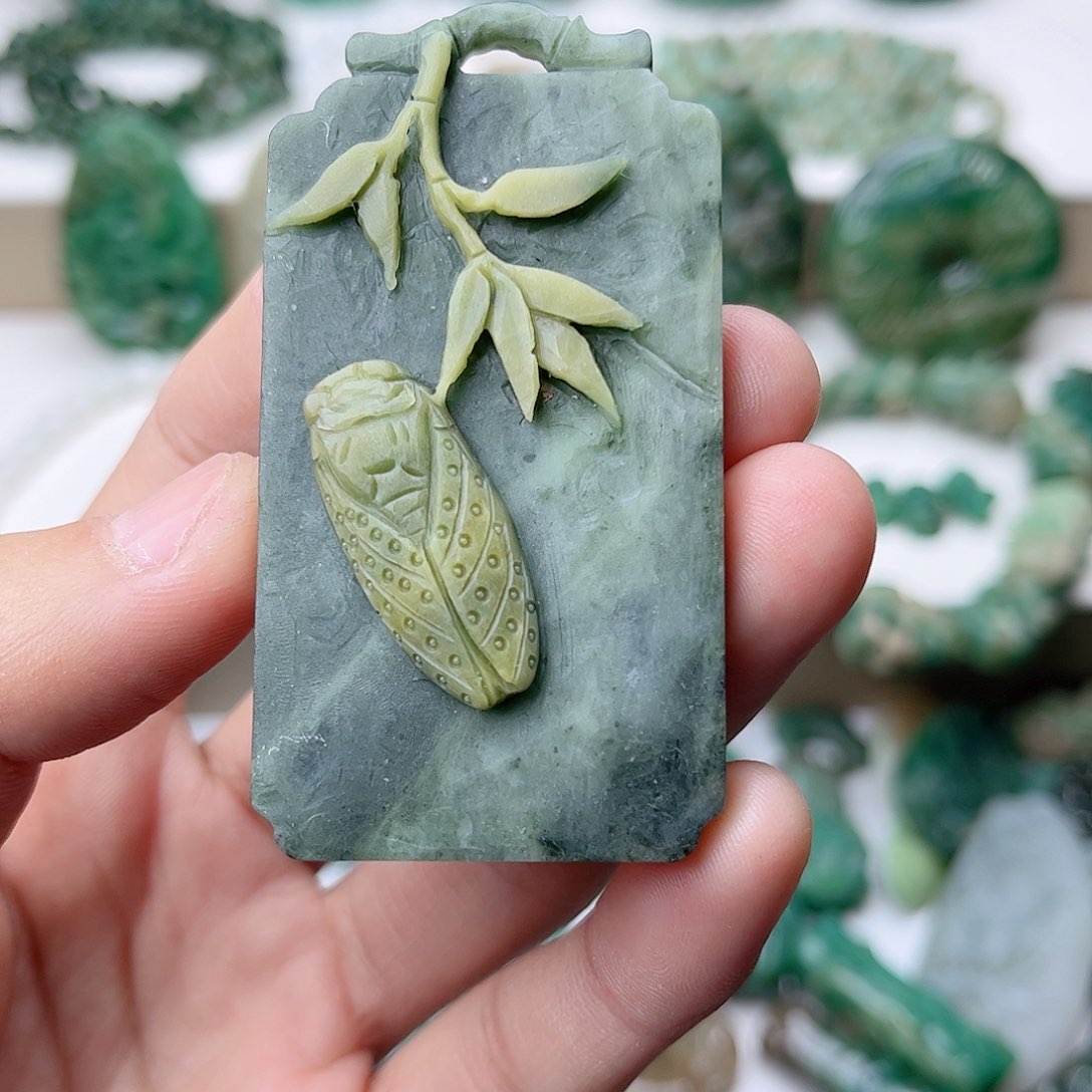 独山玉瑕疵磨砂挂件未镶嵌