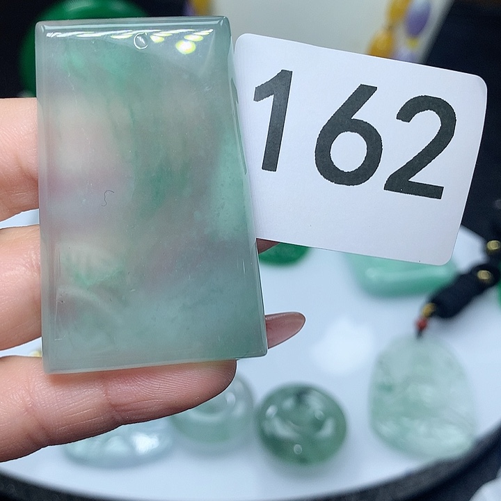 翡翠吊坠(赠链)未镶嵌