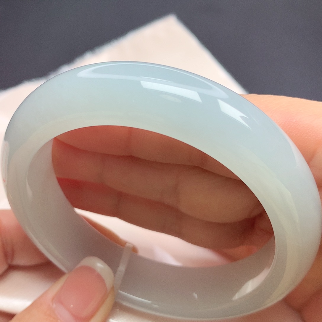 翡翠手镯未镶嵌l n n n n n n n n n