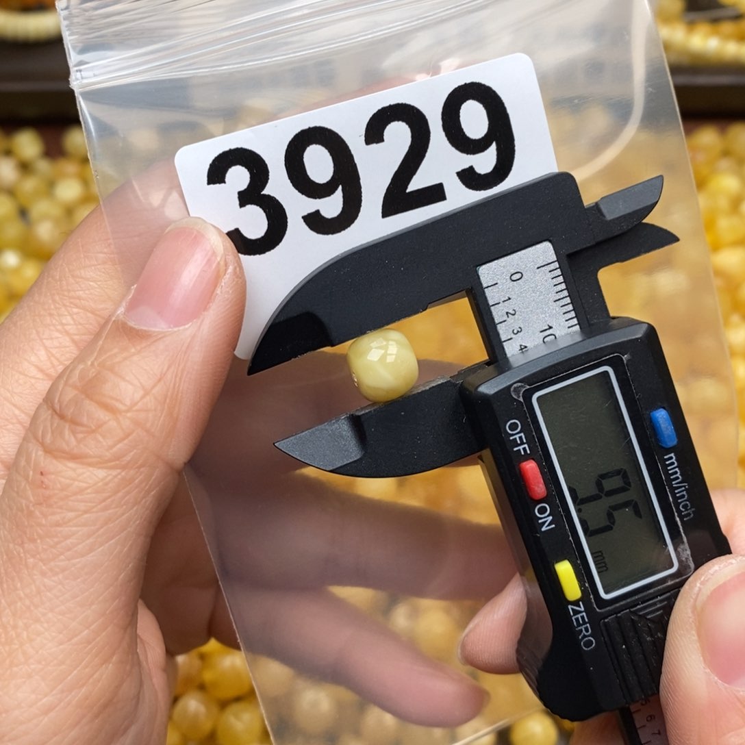 蜜蜡珠宝奇石未镶嵌