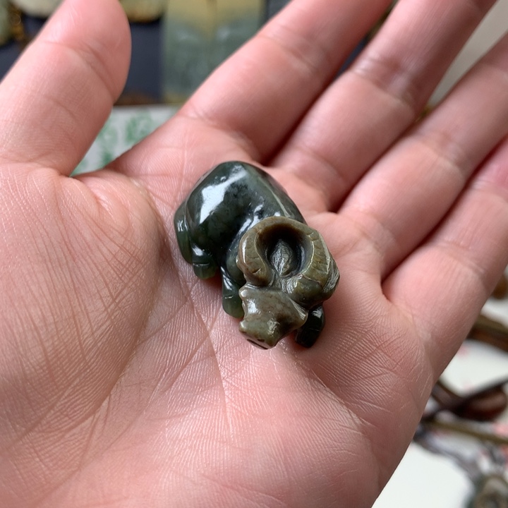 透闪石质玉挂件未镶嵌