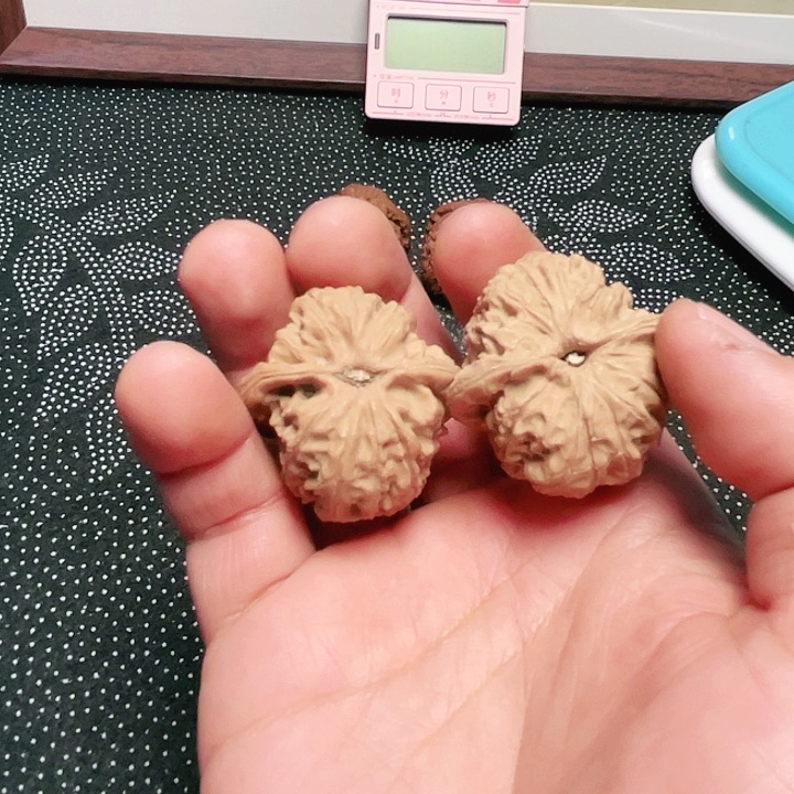 文玩核桃吊坠?****✨梨木台