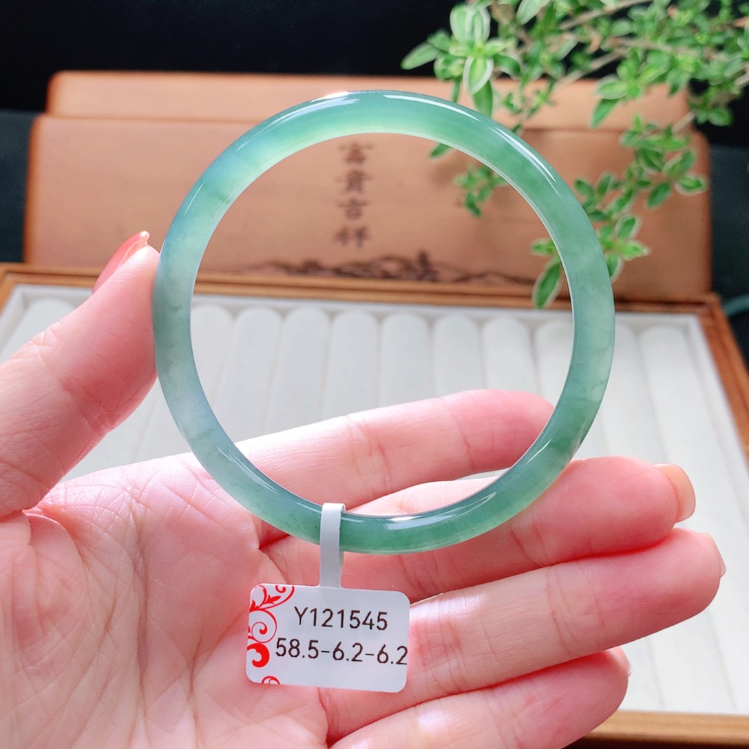 未镶嵌手镯（圆镯）翡翠