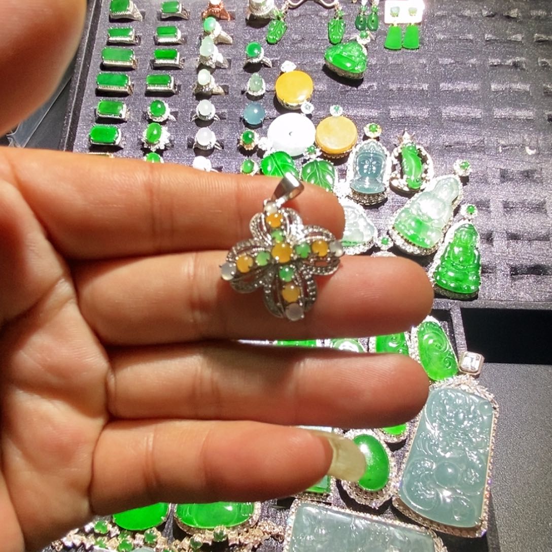 翡翠未镶嵌吊坠(赠链)A货翡翠5