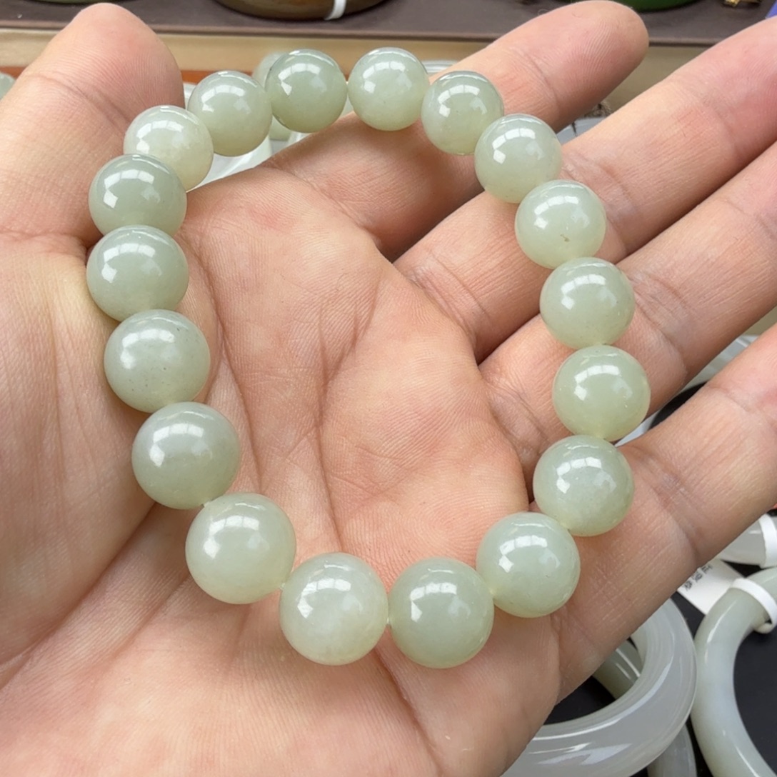 和田玉未镶嵌手镯